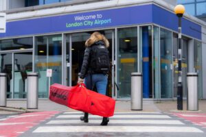 Read more about the article <strong>From the City to the slopes, ski routes launch at London City Airport  </strong>
