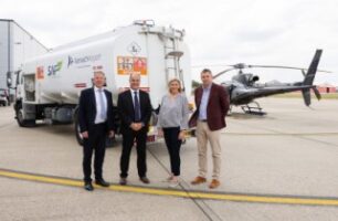 Read more about the article Minister praises Norwich aviation industry as ‘hub of greatness’