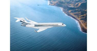 Read more about the article Bombardier Unveils Comlux as Global 8000 Aircraft Customer, Delivery Confirmed for 2026